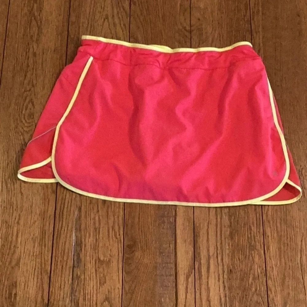 Izod cool-fx golf, tennis, hiking skort. Pink with yellow trim. Women’s size med